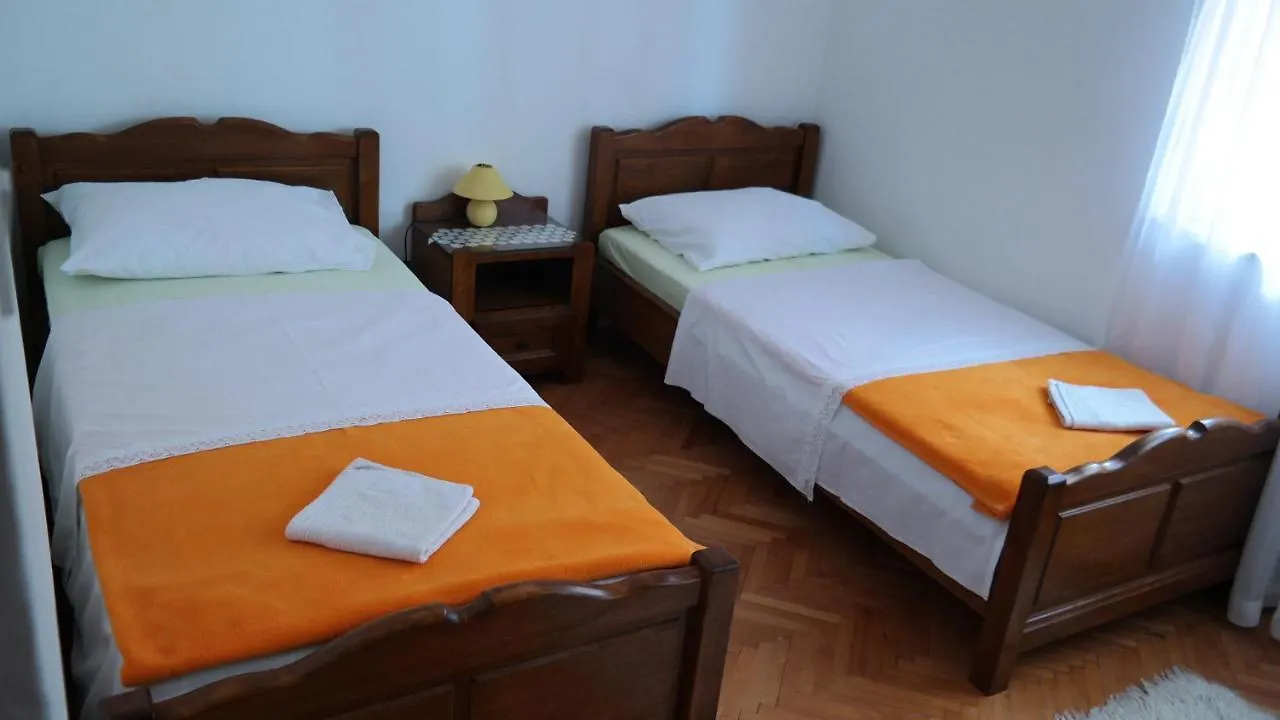 Apartman Ana 诺维·维诺多尔斯基